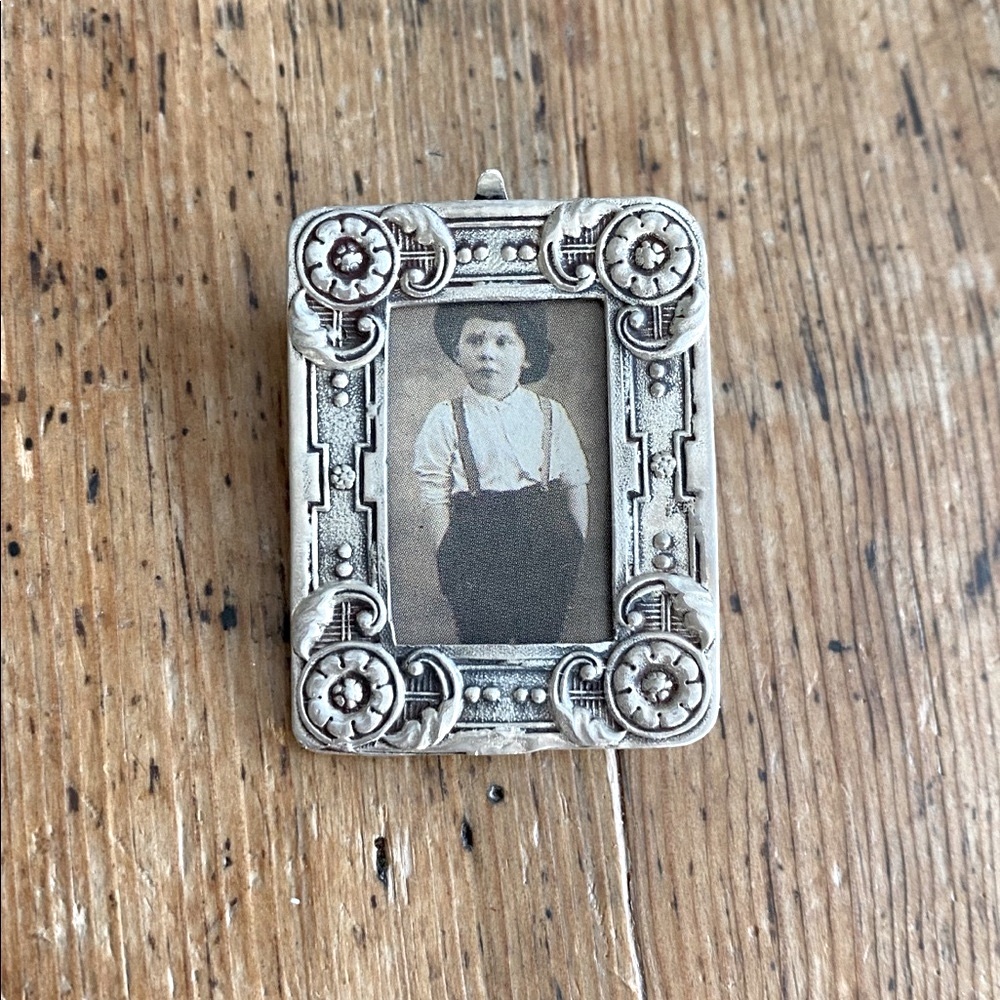 SOLD Vintage Sterling Silver Ornate Frame Brooch